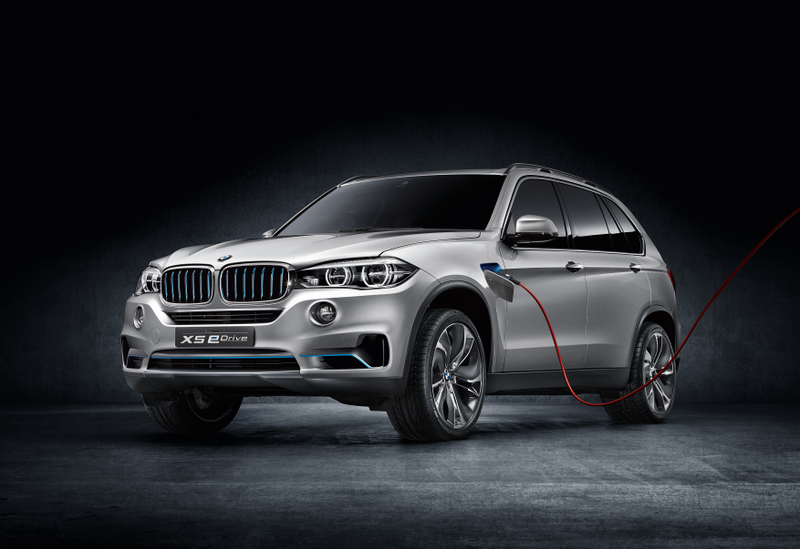 Illustration for article titled BMW eDrive meets BMW xDrive – an innovative combination designed to deliver efficient driving pleasure: The BMW Concept5 X5 eDrive.